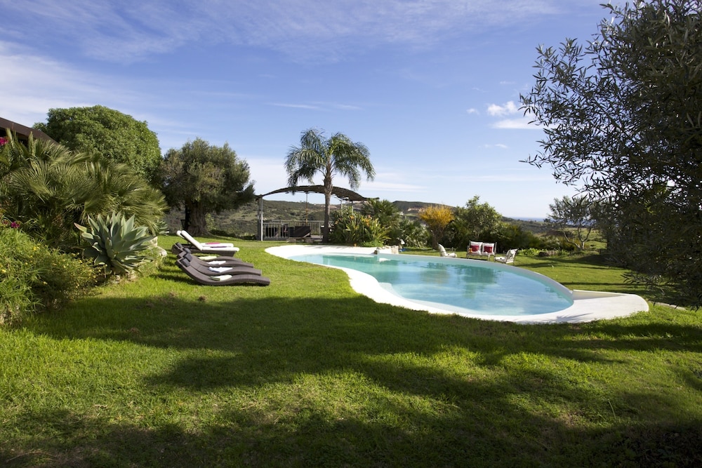 Finca Baeza Flores - carbon neutral hotel in Casares