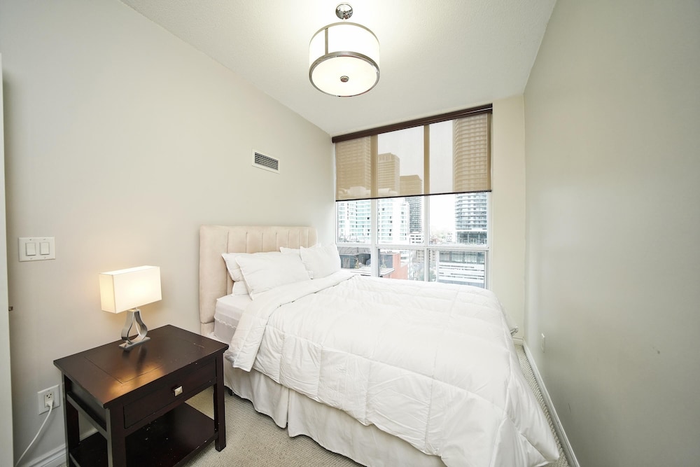 Icon Suites at Wellington - last minute hotel in Toronto