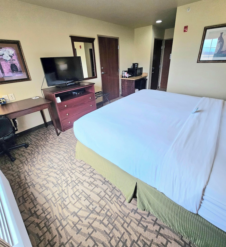 Cobblestone Inn & Suites Clintonville - photo 8