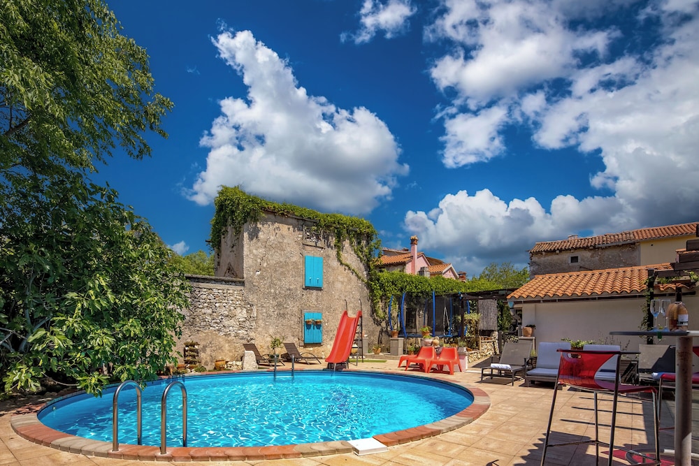 Casa Acqua — 4-Star Luxury Hotel in Rasa, Croatia
