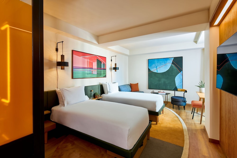 Hollywood Volume A Tribute Portfolio Hotel - photo 9