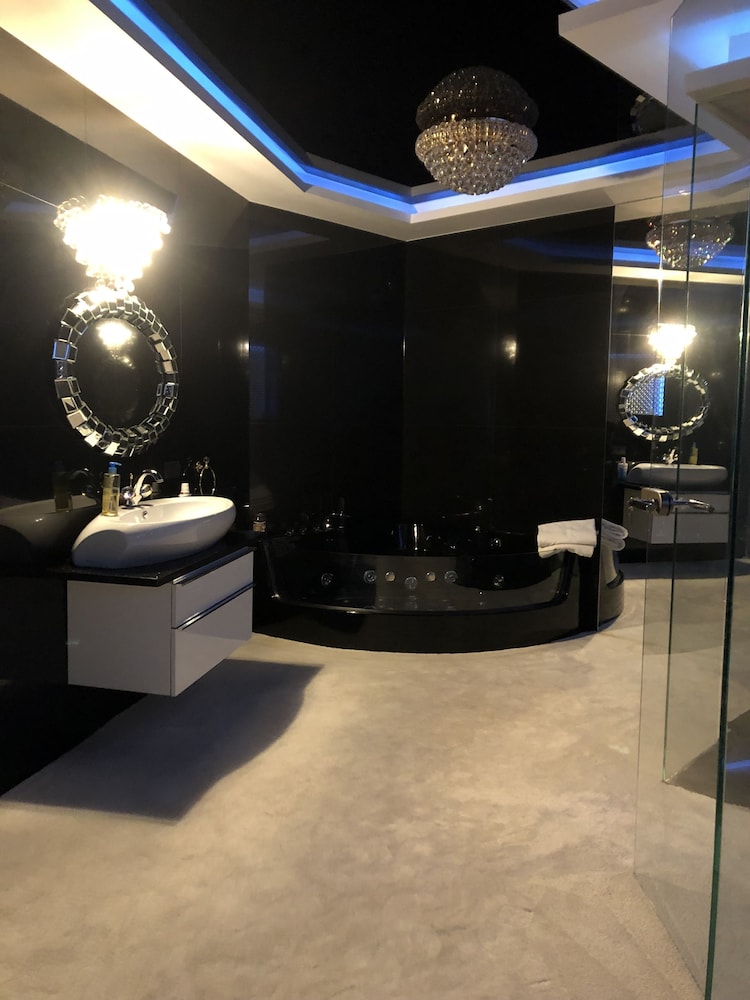 Apartament Sobieskiego — 4-Star Luxury Hotel in Warsaw, Poland