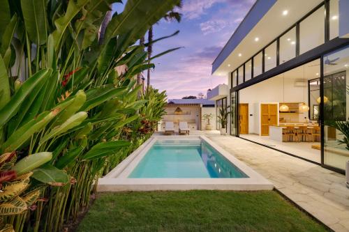 Villa Casa Spring Uluwatu by Yolla Hospitality — 4-Star Luxury Hotel in Pecatu, Indonesia