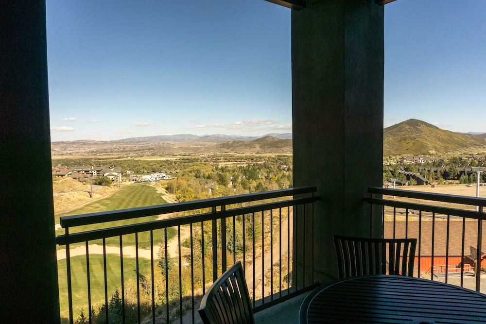 Deluxe condo in newly remodeled Grand Summit Hotel by RedAwning Save 20 on 7 Nights - photo 22
