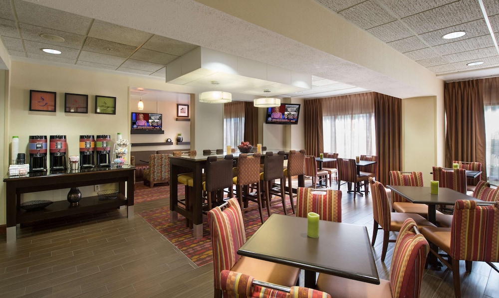Hampton Inn Gainesville - photo 2