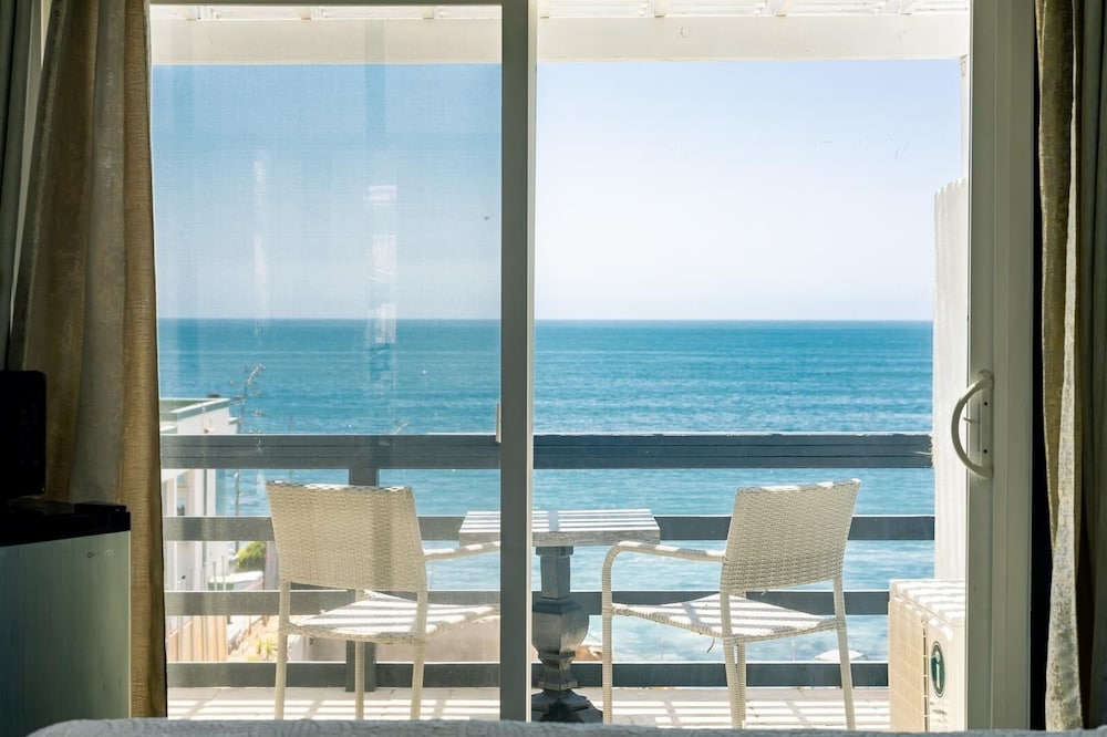 Laguna Cove Hotel — Laguna Beach