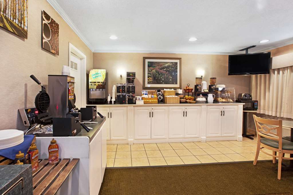 La Quinta Inn by Wyndham Detroit Canton - photo 37