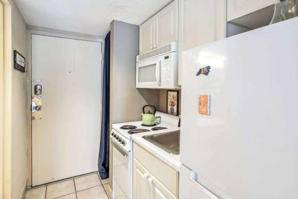 Caravelle Tower Condo Rental Walk to Beach - photo 5