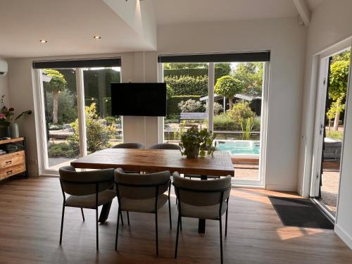 Spot Elst vakantiehuis — 4-Star Luxury Hotel in Elst, Netherlands