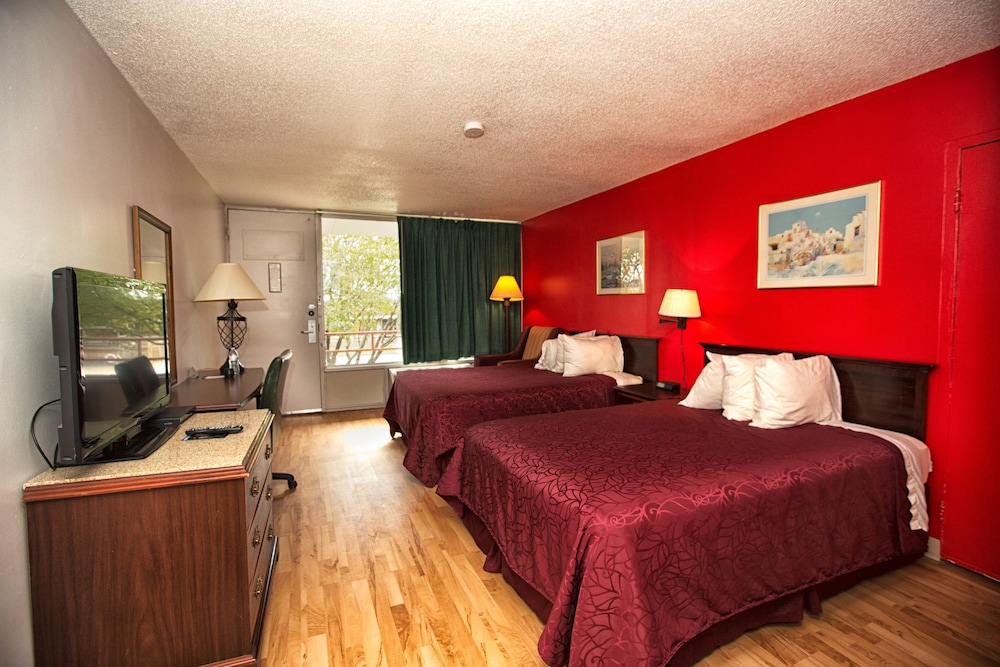 Norfolk Country Inn and Suites - photo 12
