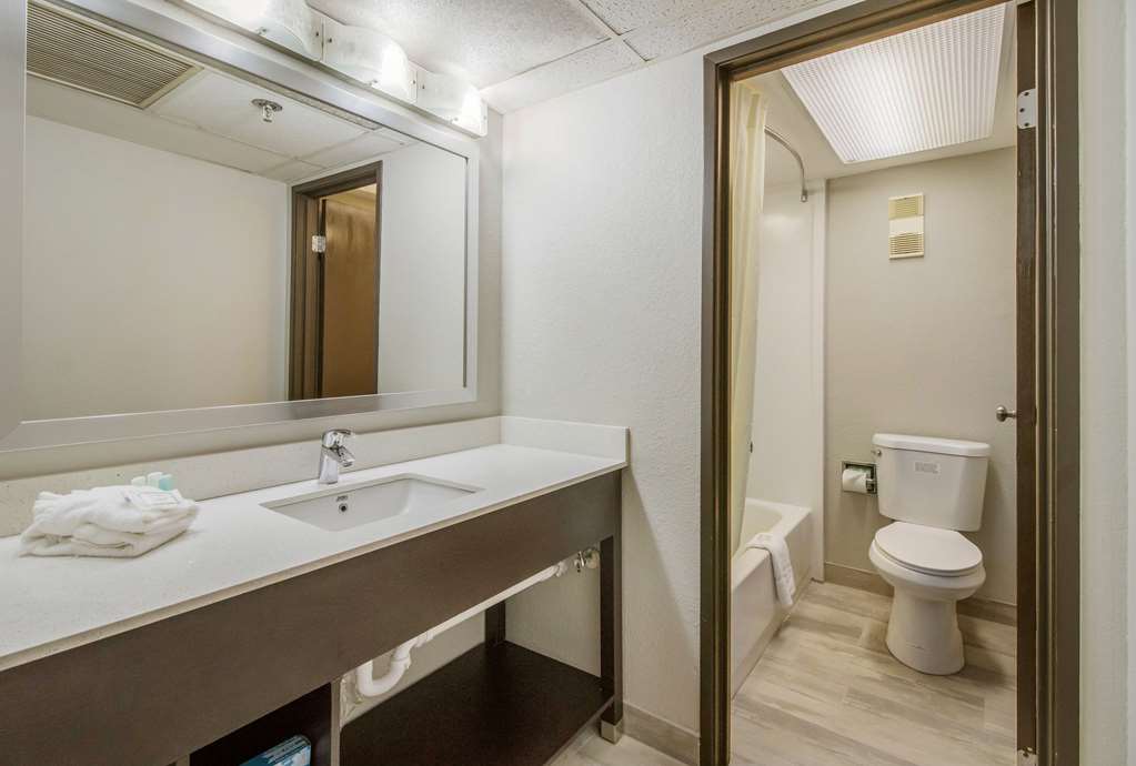 Clarion Hotel Jackson Northwest - photo 14