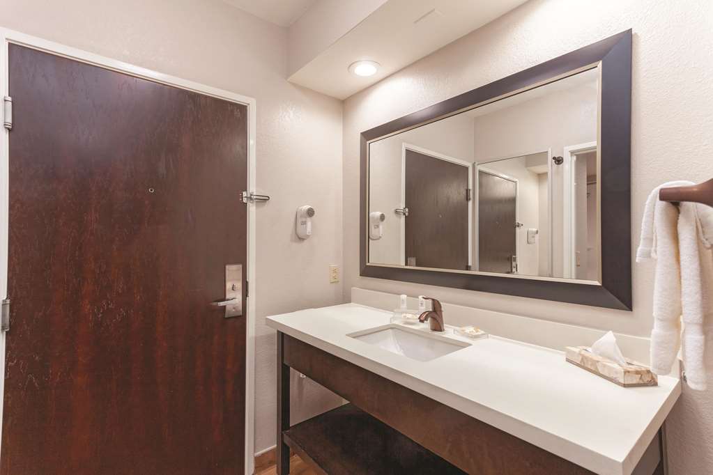 La Quinta Inn & Suites by Wyndham Knoxville North I 75 - photo 17
