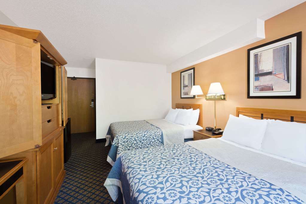 Days Inn by Wyndham Brunswick Bath Area - photo 16