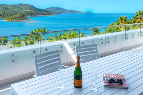 Bella Vista E9 Ocean View Spacious 2 Bedroom with golf buggy — 4-Star Luxury Hotel in Hamilton Island, Australia