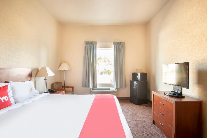 OYO Townhouse Clute Lake Jackson - photo 27