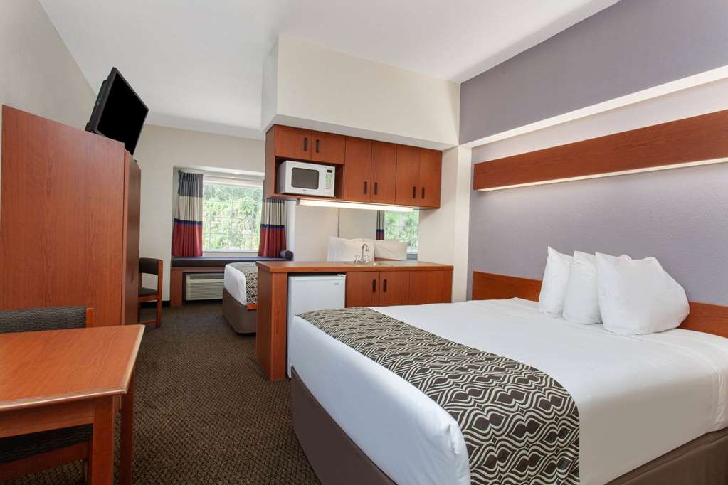 Microtel Inn & Suites by Wyndham Lady Lake The Villages - photo 17