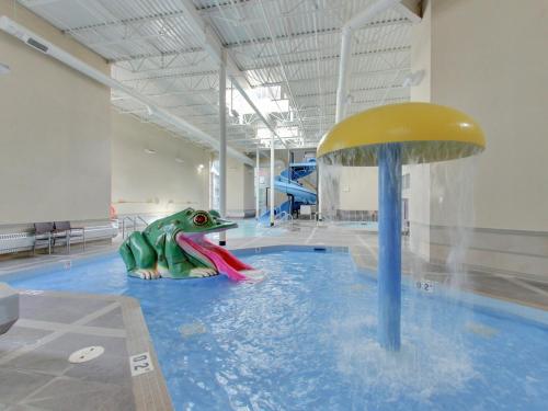 The Mountaineer by Instantsuites Pool & Hottub — 4-Star Luxury Hotel in Canmore, Canada