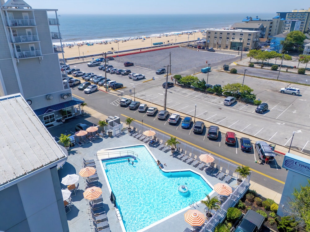 Commander Hotel & Suites - photo 50