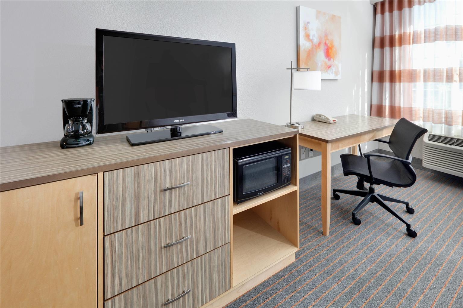 La Quinta Inn & Suites by Wyndham Dallas Love Field - photo 23