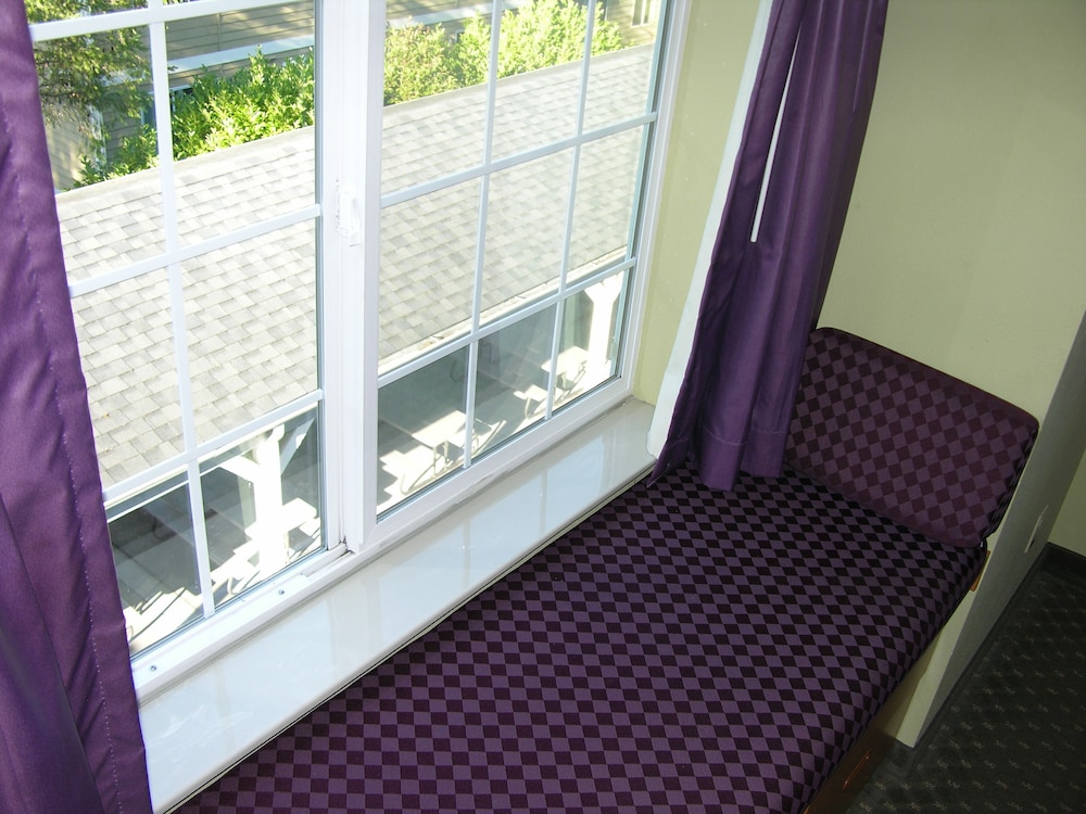 Stay Beyond Inn & Suites - photo 11