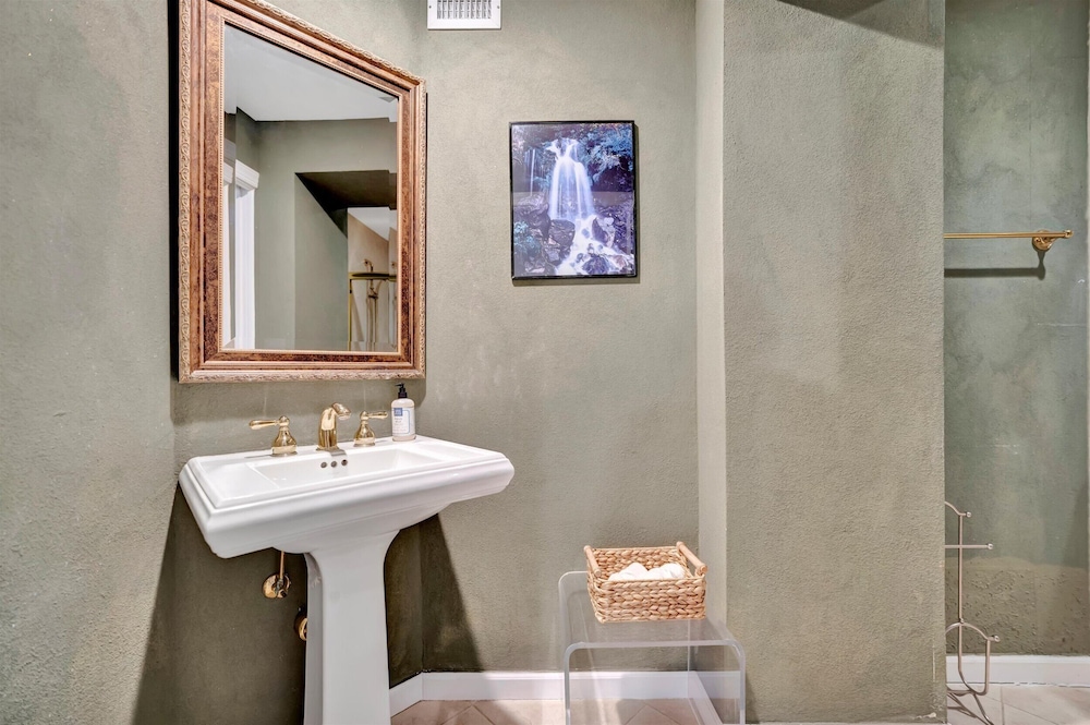Stones Throw Beachfront Luxury Suites - photo 68