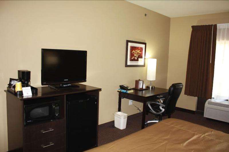 Parkwood Inn & Suites - photo 13