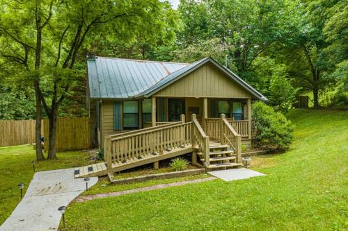 Pigeon Forge Getaway - carbon neutral hotel in Sevierville