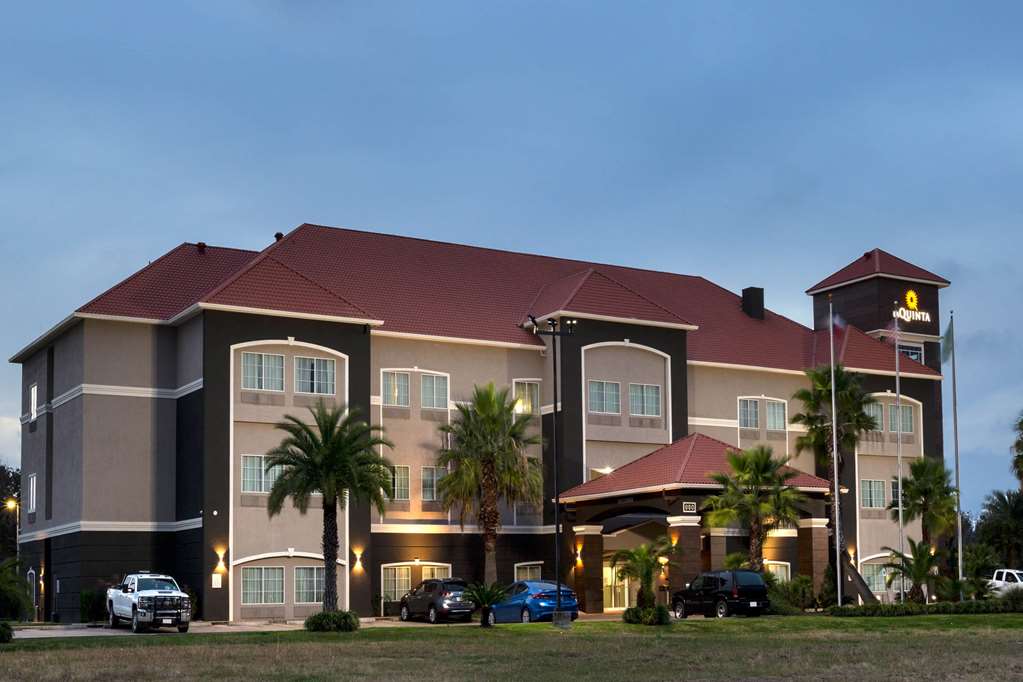 La Quinta Inn & Suites by Wyndham Alvin - featured photo