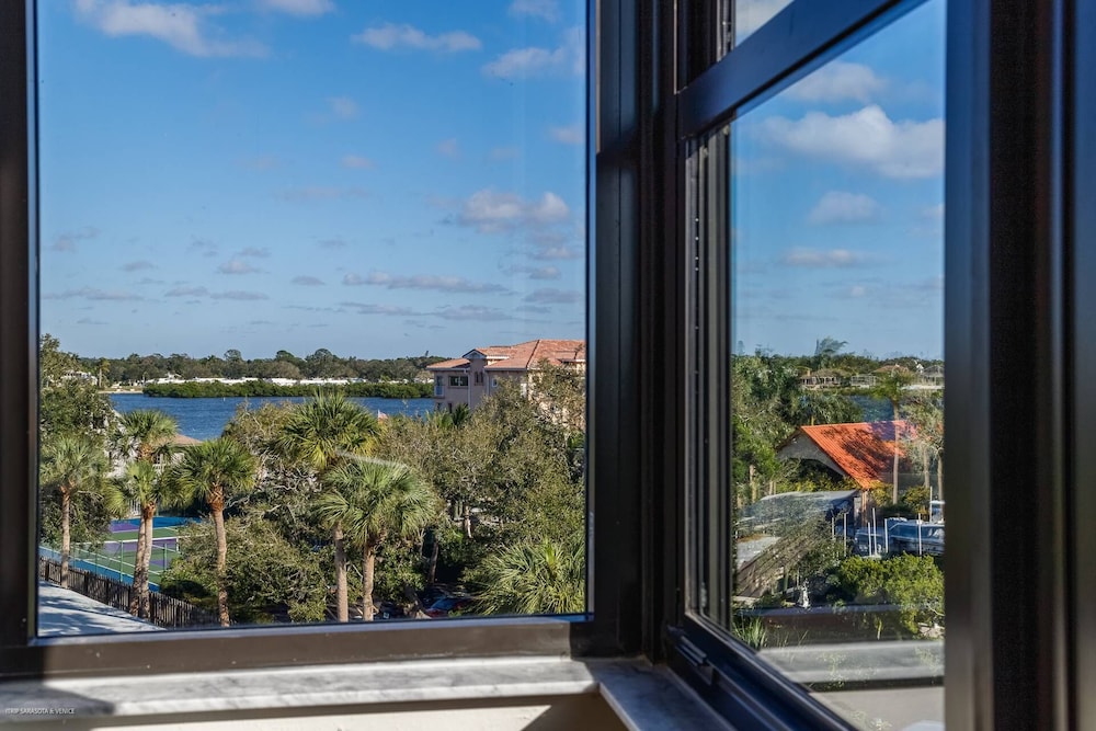 Harbor Towers 4th Fl Pool & Bay Views End Unit - photo 62