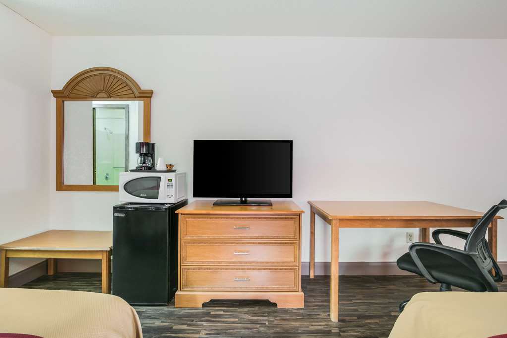 Econo Lodge & Suites Brinkley - photo 16