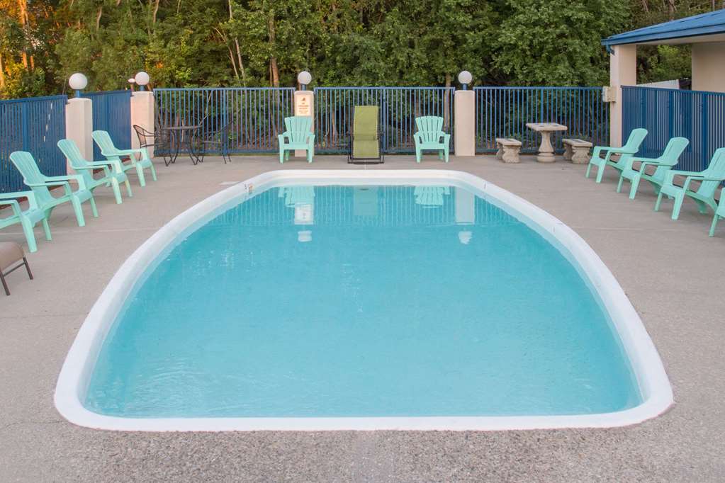 Days Inn by Wyndham Picayune - photo 4