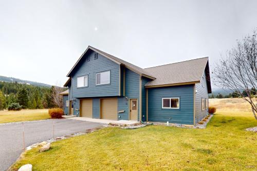 Mountain Meadow Retreat in Big Sky, United States