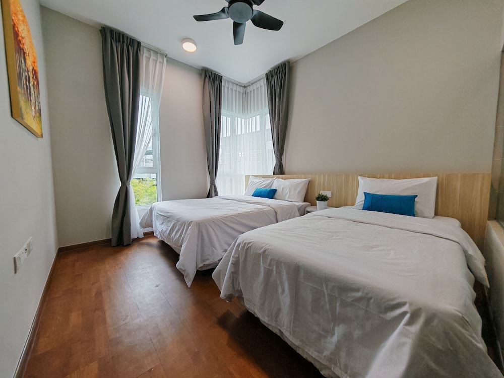 Magnificent Mountain & Lake Views' Suite Cycas — 4-Star Luxury Hotel in Ipoh, Malaysia