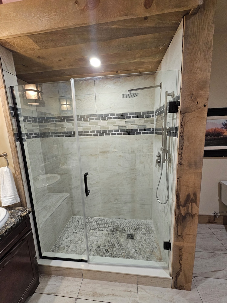 Eaglescape Suites and Event Center - photo 30