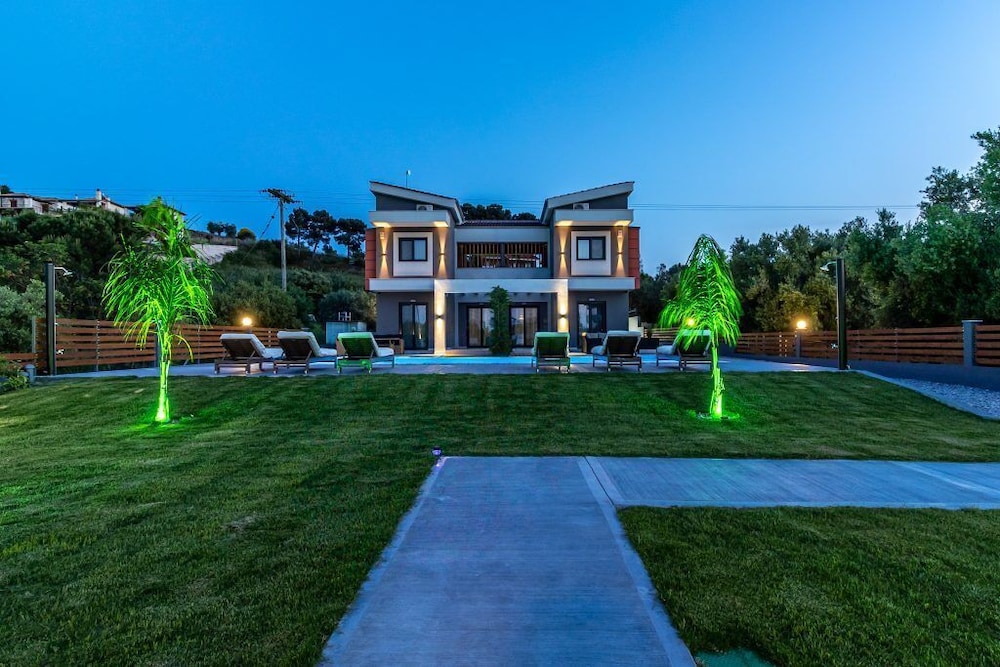 Assos Luxury Villas — 4-Star Luxury Hotel in Kassandreia, Greece