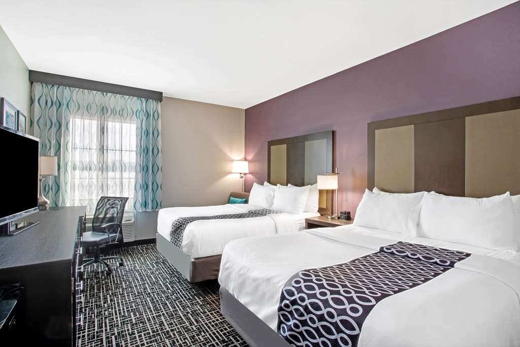 La Quinta Inn & Suites by Wyndham York - photo 17