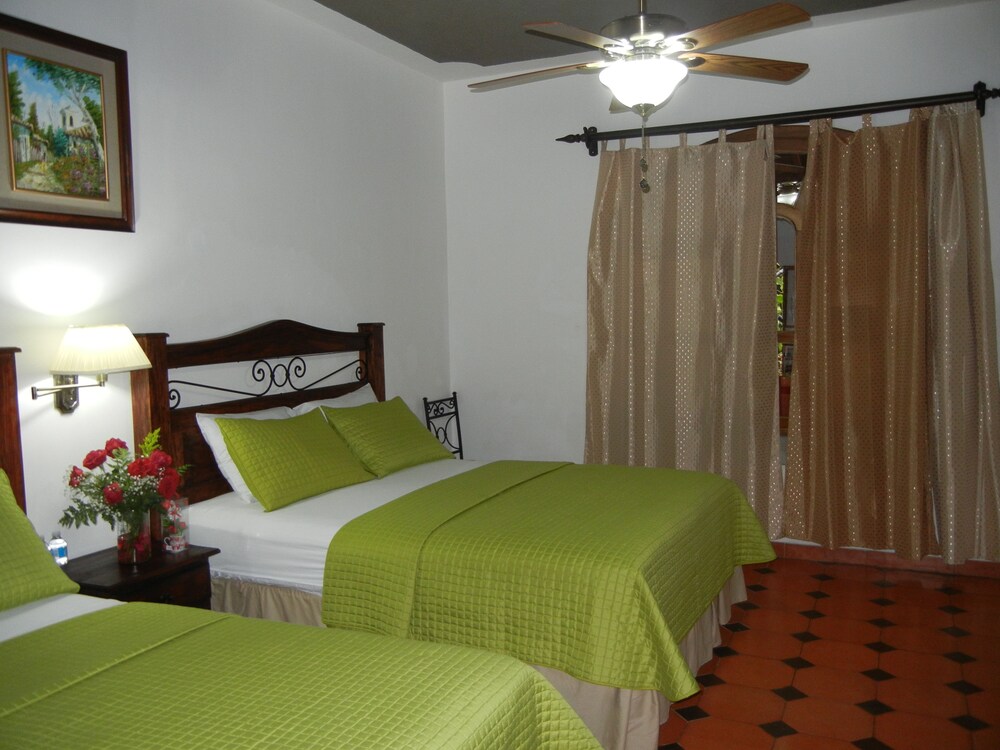 Casa Gabriela Hotel & Garden Cafeteria — Copan — photo 2