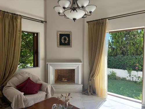 Maria's Apartment Next To Alimos Metro Station — 4-Star Luxury Hotel in Ilioupoli, Greece