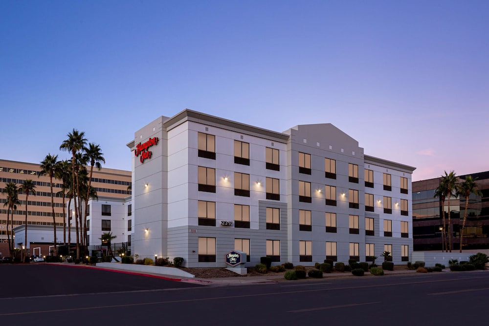Hampton Inn Phoenix Biltmore - photo 2