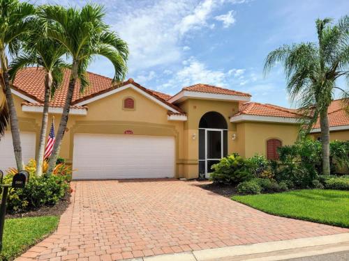 Tropical Escape with Outdoor Spa in Fort Myers, United States