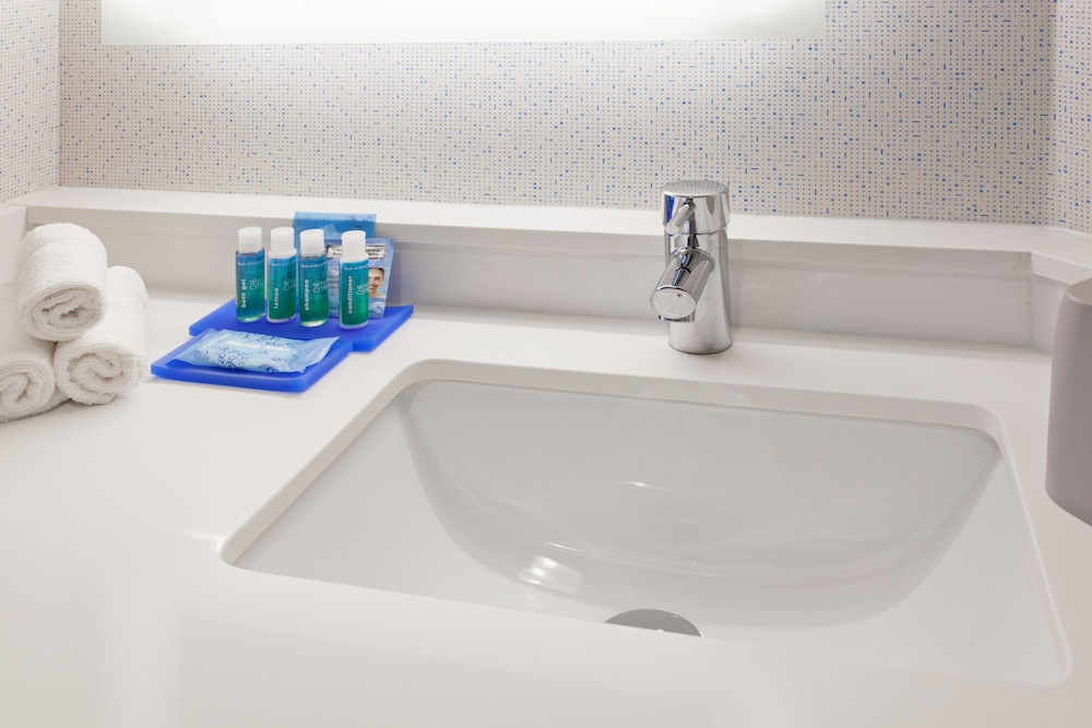 Holiday Inn Express West Los Angeles by IHG - photo 8