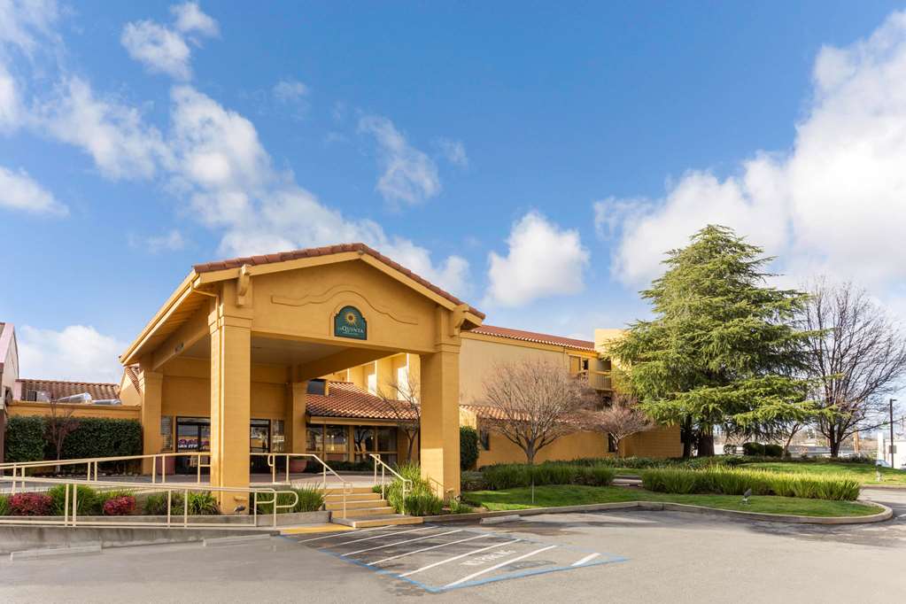 La Quinta Inn & Suites by Wyndham Redding - featured photo