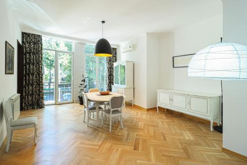Stylish 3BR Apt near Mziuri Park By Wehost
