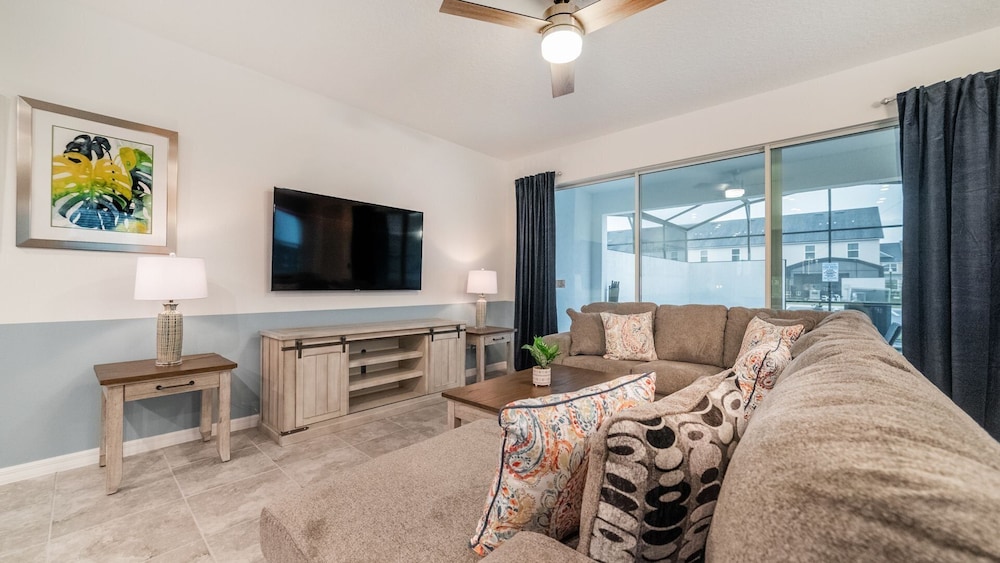 8972 Amelia Downs in Orlando, United States