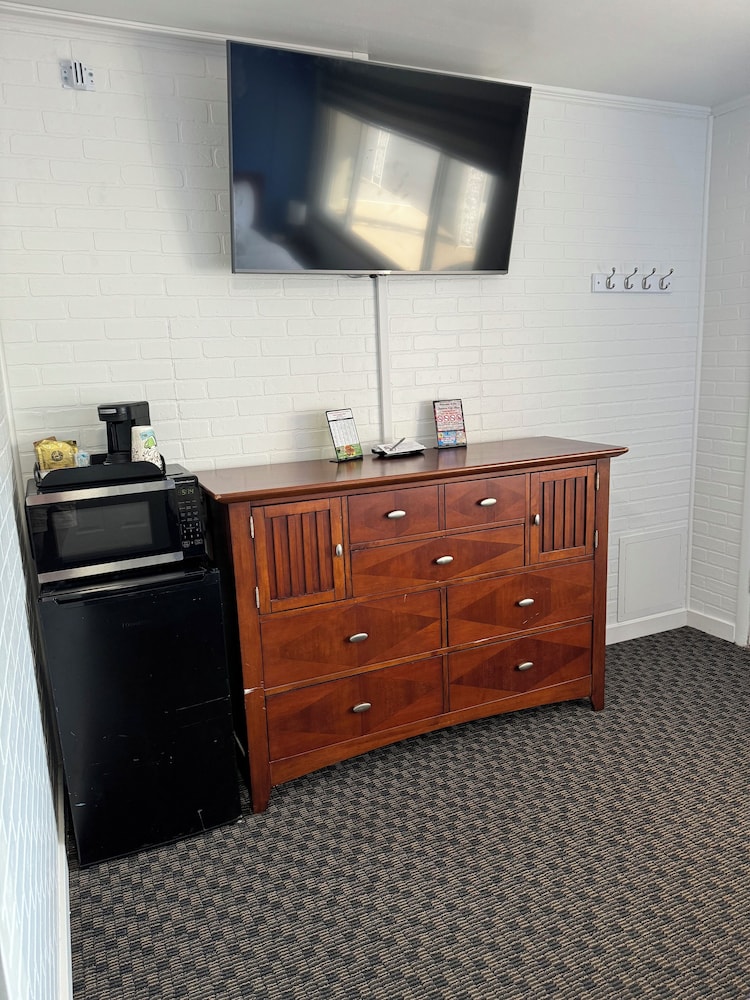 Grand Traverse Motel - photo 32
