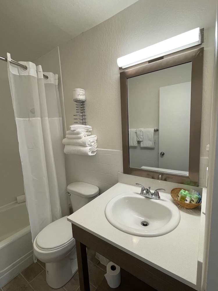 Crown Motel and Family Resort - photo 81