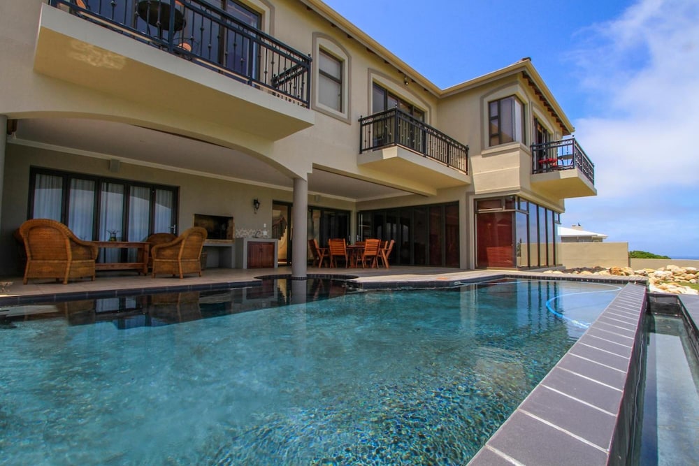 Two Sunsets B & B — 4-Star Luxury Hotel in Mossel Bay, South Africa