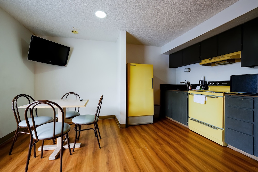 Hermiston Inn & Suites - photo 42