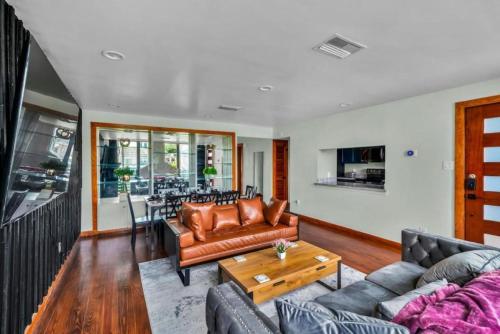 B Houston Resort Style Pool EV Charging in Houston, United States