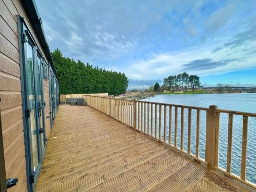 Two Neighbouring Luxury Lodges - carbon neutral hotel in Clitheroe